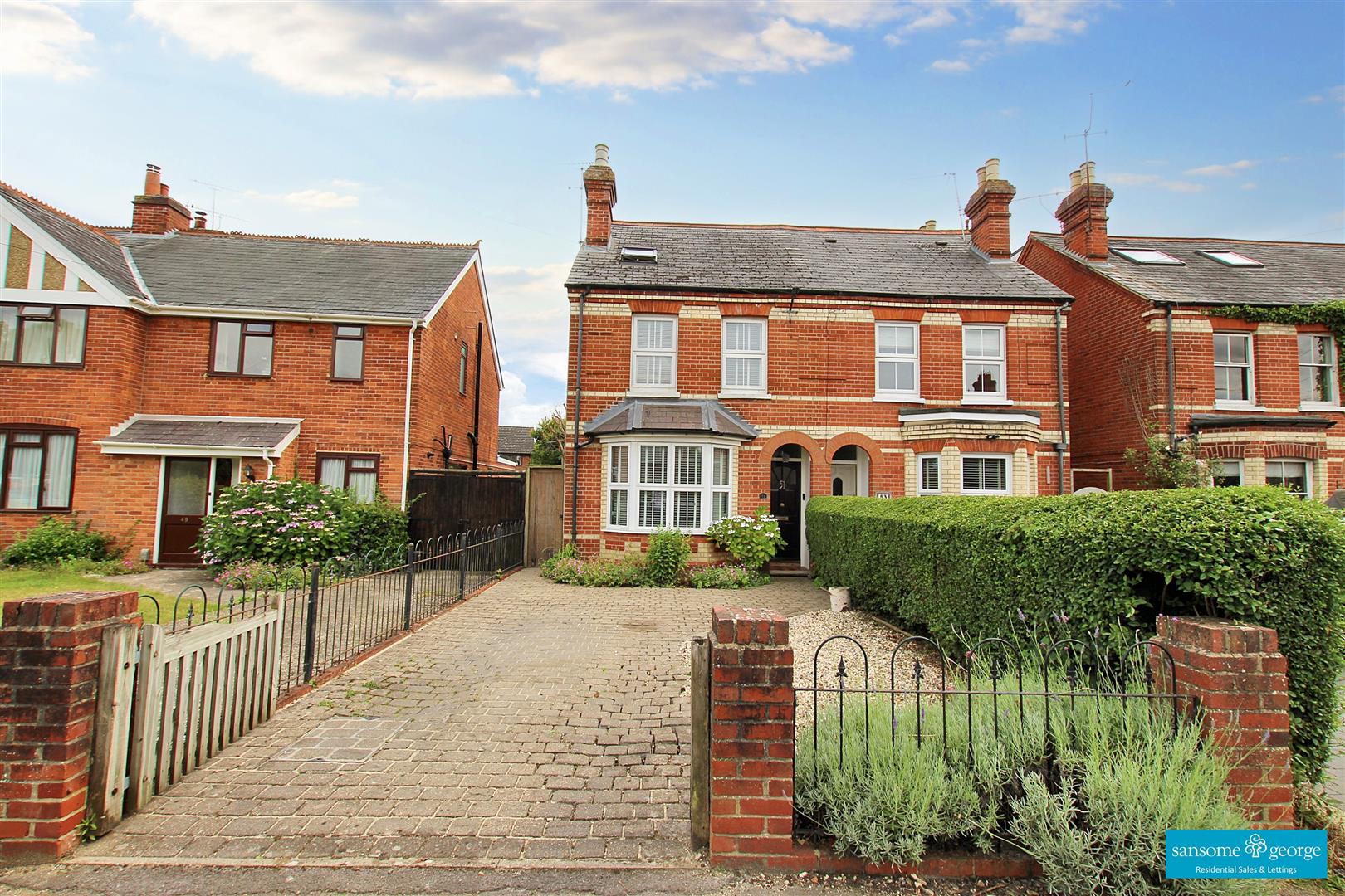 4 bed property in Victoria Road, Tilehurst